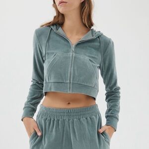 iets frans cropped zip up hoodie. Size S. Color: Olive